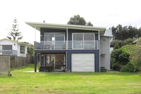 Photo of property in 176 Ocean Beach Road, Tairua, 3508