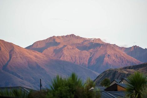 Photo of property in 9 Matipo Street, Wanaka, 9305