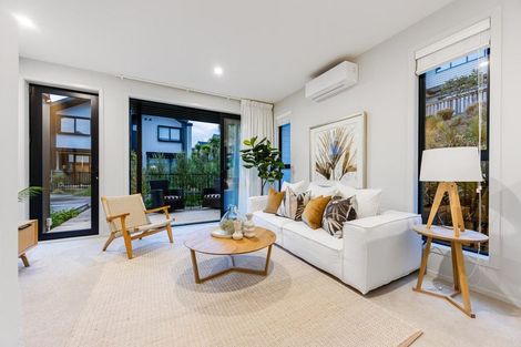 Photo of property in 2e Nerita Place, Long Bay, Auckland, 0630
