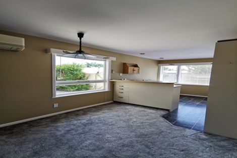 Photo of property in 17 Bateman Avenue, Bryndwr, Christchurch, 8053