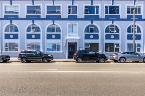 Photo of property in Devonport Apartments, 21/127 Saint Aubyn Street, New Plymouth, 4310