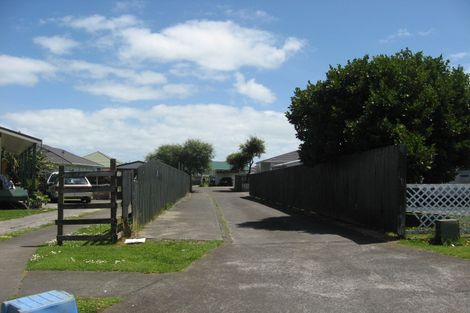 Photo of property in 31 Dungarvon Place, Clendon Park, Auckland, 2103
