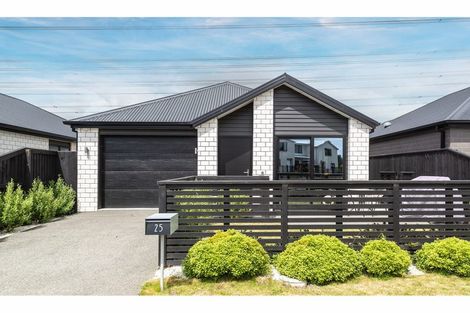 Photo of property in 25 Piripiri Place, Broomfield, Christchurch, 8042