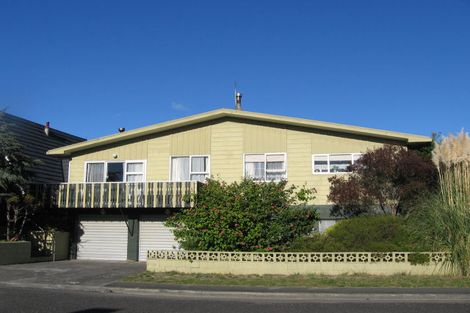 Photo of property in 5 O'rourke Place, Otaki Beach, Otaki, 5512