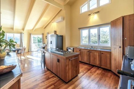 Photo of property in 26 Ocean Road, Surfdale, Waiheke Island, 1081