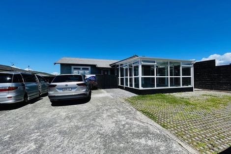 Photo of property in 3208a Great North Road, New Lynn, Auckland, 0600