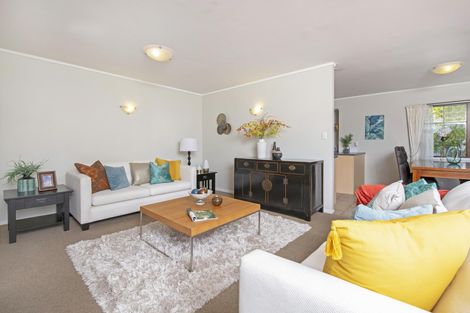 Photo of property in 1/133 Botany Road, Botany Downs, Auckland, 2010