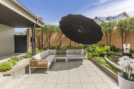 Photo of property in Highwic, 1/32 Hobson Street, Thorndon, Wellington, 6011