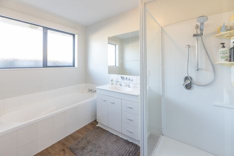 Photo of property in 18 Durrell Way, Rolleston, 7614