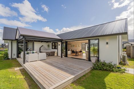 Photo of property in 20 Ngaroma Crescent, Whitianga, 3510