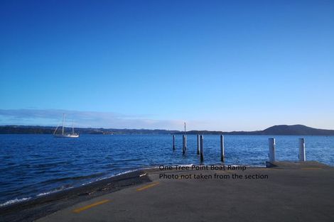 Photo of property in 102 Kaurinui Crescent, One Tree Point, 0118