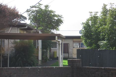 Photo of property in 2/14 Edwards Avenue, Henderson, Auckland, 0610