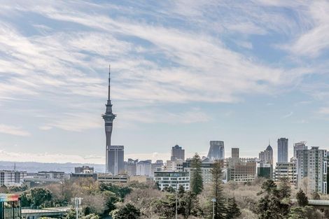 Photo of property in Luna Apartments, 6r/16 Burton Street, Grafton, Auckland, 1010