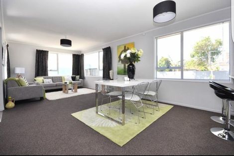 Photo of property in 404 Roscommon Road, Clendon Park, Auckland, 2103