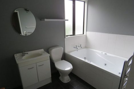 Photo of property in 28 Dinton Street, Russley, Christchurch, 8042