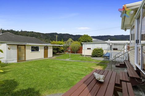 Photo of property in 337 George Street, Stokes Valley, Lower Hutt, 5019
