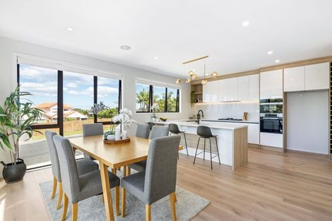 Photo of property in 43 Knights Road, Rothesay Bay, Auckland, 0630