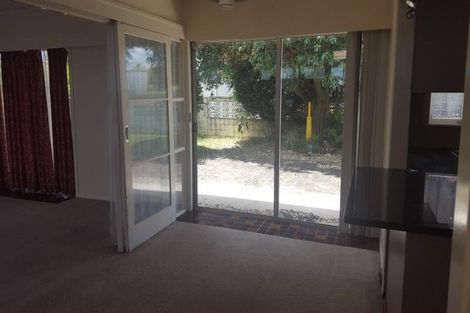 Photo of property in 25 Ellesmere Crescent, Pakuranga Heights, Auckland, 2010