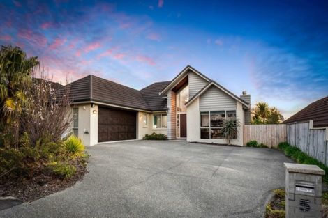 Photo of property in 5 Catlins Place, Fairview Heights, Auckland, 0632