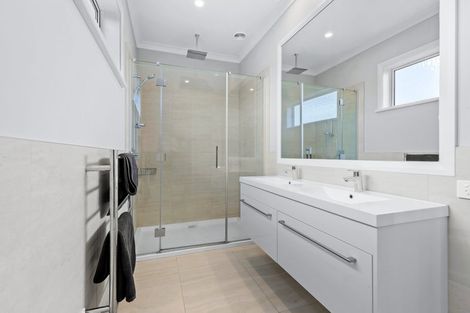 Photo of property in 10 Pekanga Road, Orewa, 0931