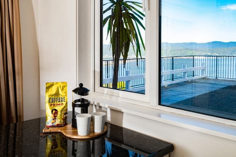 Photo of property in 41a Tamworth Crescent, Newlands, Wellington, 6037