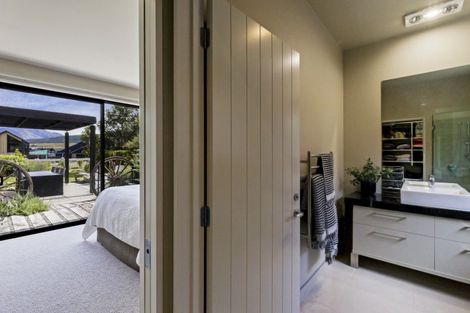 Photo of property in 20 Rannoch Drive, Jacks Point, Queenstown, 9371