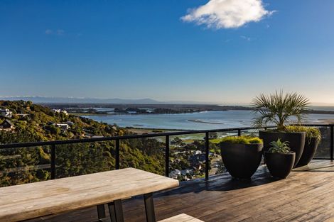 Photo of property in 15 Omeo Crescent, Redcliffs, Christchurch, 8081