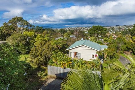 Photo of property in 72 Carlisle Road, Browns Bay, Auckland, 0632