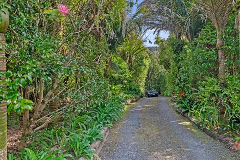 Photo of property in 100 Seaview Road, Piha, New Lynn, 0772