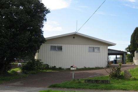 Photo of property in 10 Glenn Street, Castlecliff, Whanganui, 4501