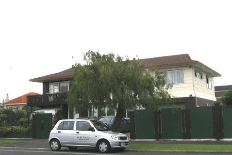 Photo of property in 2 Bolton Street, Blockhouse Bay, Auckland, 0600