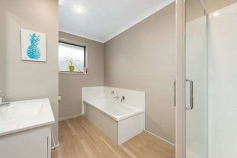 Photo of property in 21 Oakwood Way, Papamoa Beach, Papamoa, 3118