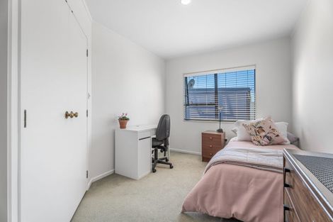 Photo of property in 2/71 Potter Avenue, Northcote, Auckland, 0627