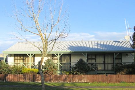 Photo of property in 110 Oakfield Crescent, Pukete, Hamilton, 3200
