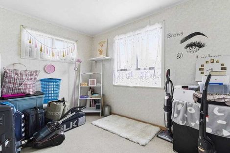 Photo of property in 2 Kirton Crescent, Manurewa, Auckland, 2102