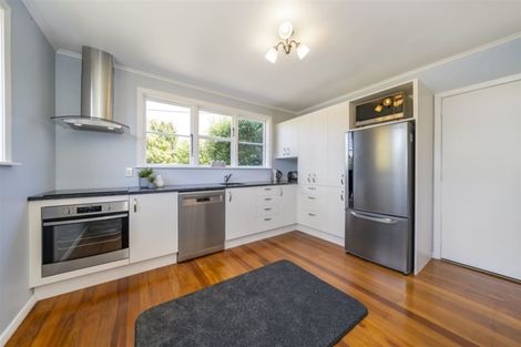 Photo of property in 2 Robertson Street, Elderslea, Upper Hutt, 5018