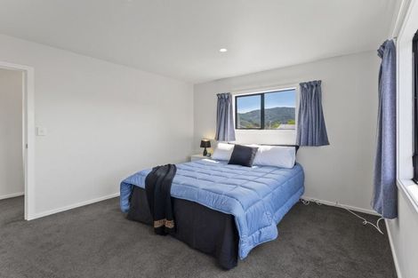 Photo of property in 22 Granville Street, Silverstream, Upper Hutt, 5019