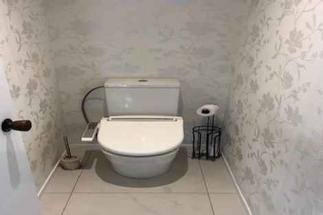 Photo of property in 7 Puawai Place, Northcote, Auckland, 0627