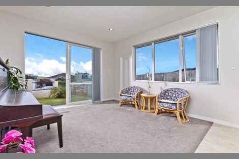 Photo of property in 10 Kilear Close, Pinehill, Auckland, 0632