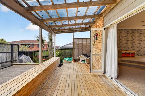 Photo of property in 21a Savoy Road, Glen Eden, Auckland, 0602