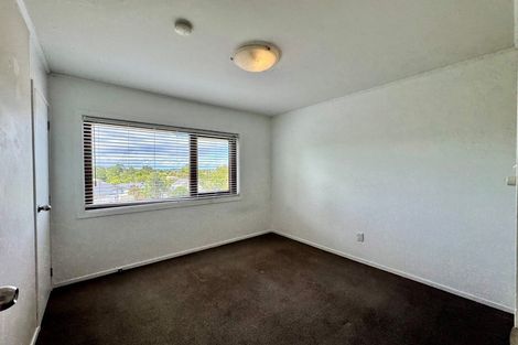 Photo of property in 21 Oreil Avenue, West Harbour, Auckland, 0618