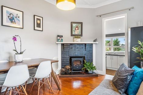 Photo of property in 35 Birkdale Road, Birkdale, Auckland, 0626