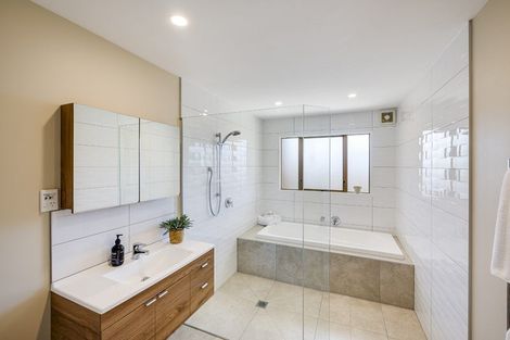 Photo of property in 16 Ngarimu Crescent, Taradale, Napier, 4112