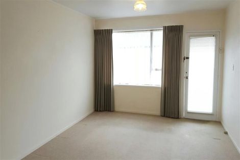 Photo of property in 2/84 Pupuke Road, Hillcrest, Auckland, 0627