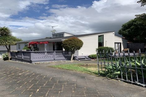 Photo of property in 43 Gosford Drive, Botany Downs, Auckland, 2010