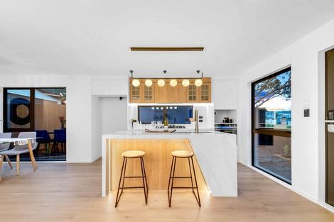 Photo of property in 69a Walworth Avenue, Pakuranga Heights, Auckland, 2010