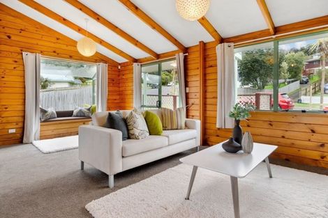 Photo of property in 1/4 Fernlea Rise, Bayview, Auckland, 0629