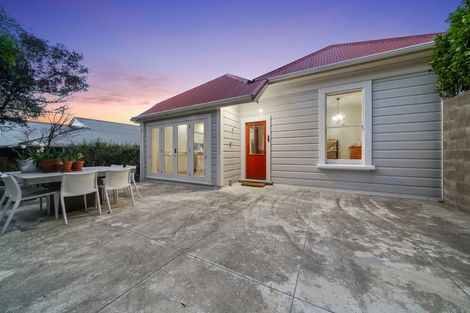 Photo of property in 5 Farm Road, Northland, Wellington, 6012