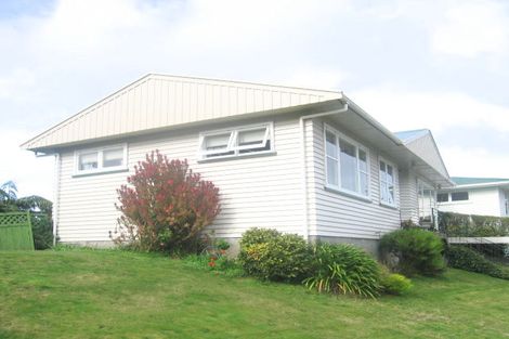 Photo of property in 17 Bushey Way, Maungaraki, Lower Hutt, 5010