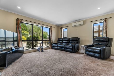 Photo of property in 32 Cranbrook Place, Rototuna North, Hamilton, 3210